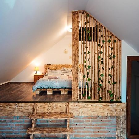 Hotel Casa Sara à Turda Extérieur photo