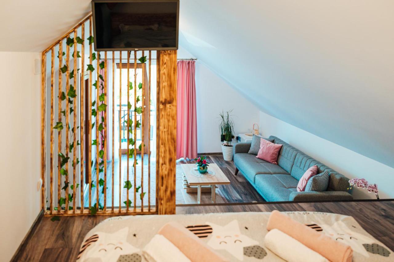 Hotel Casa Sara à Turda Extérieur photo